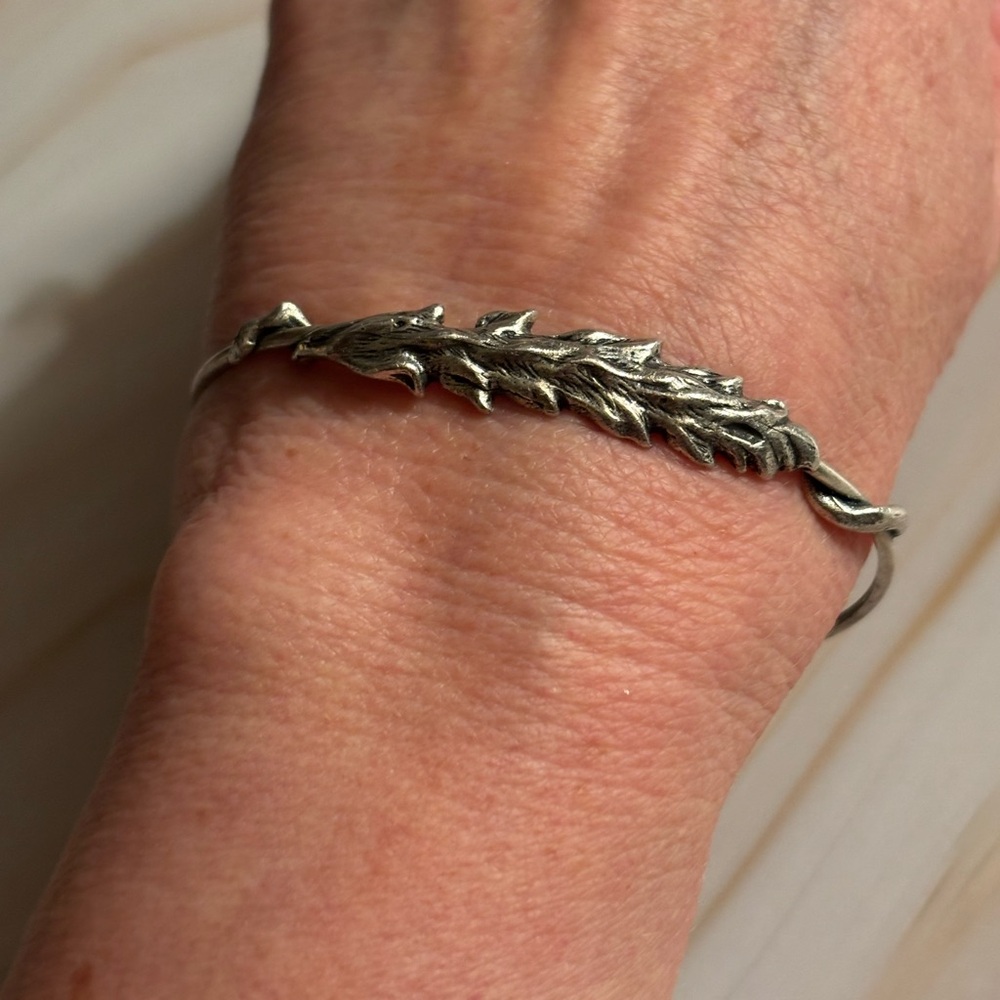 🌻Alex & Ani Silver Tone ‘Thistle’ Bracelet